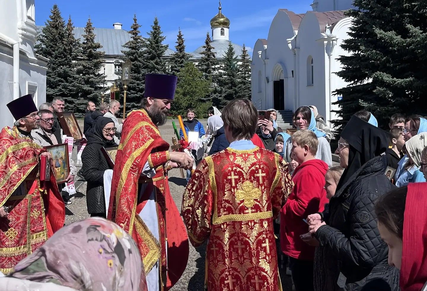 Крестный ход в нашей Обители после Воскресной Божественной Литургии🕊️
