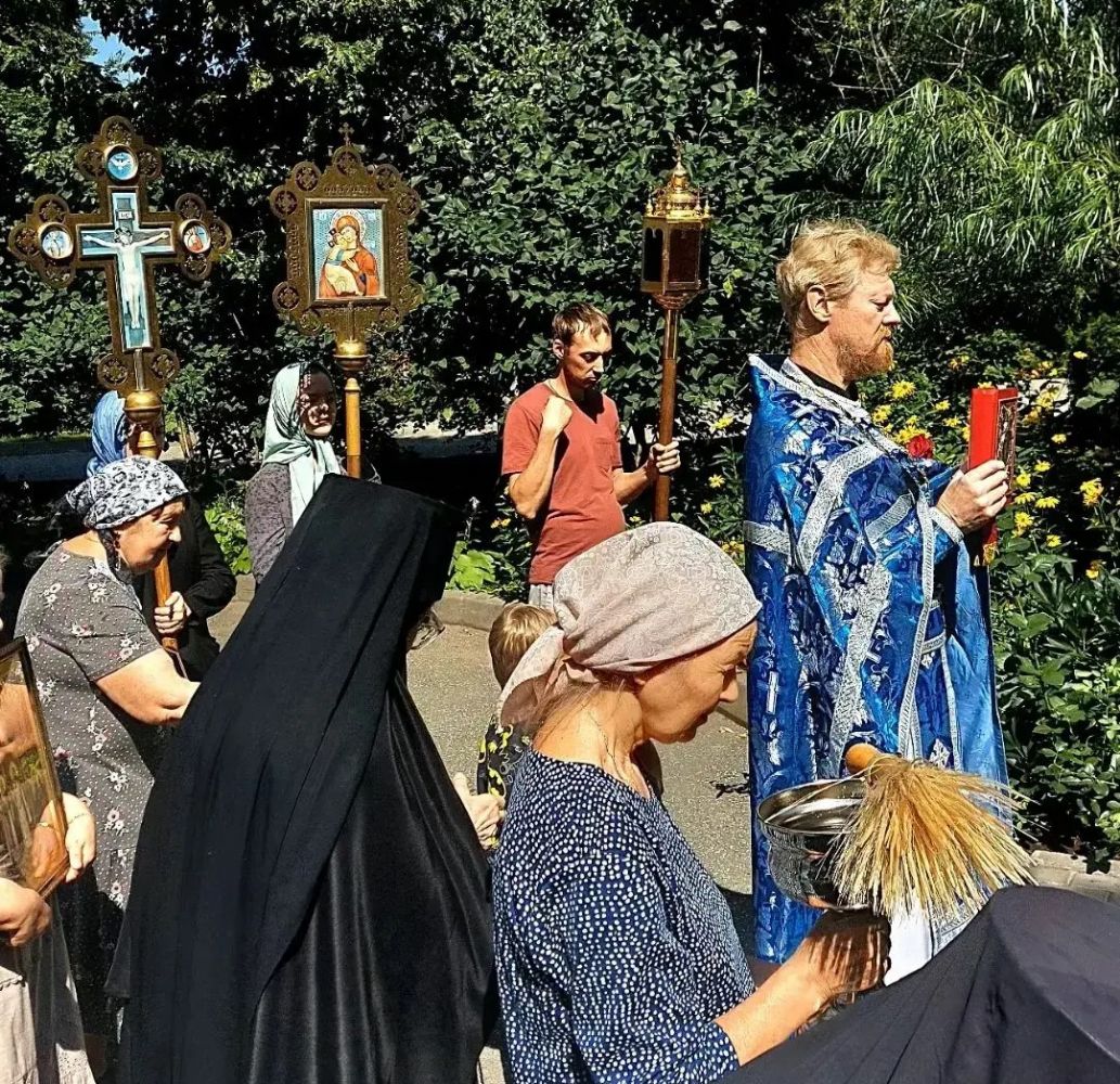 От всего сердца поздравляем вас с праздником Казанской иконы Божией Матери!
